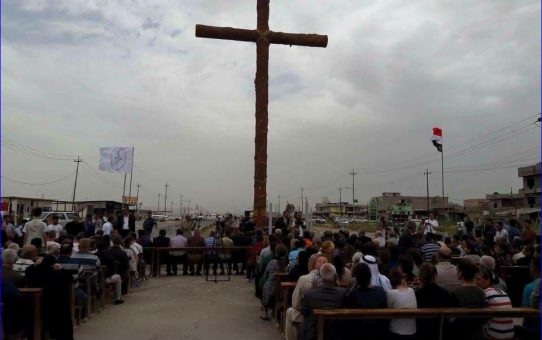 Chrześcijanie miasta Bachdida (Irak) wracają i przygotowują się do Świąt
